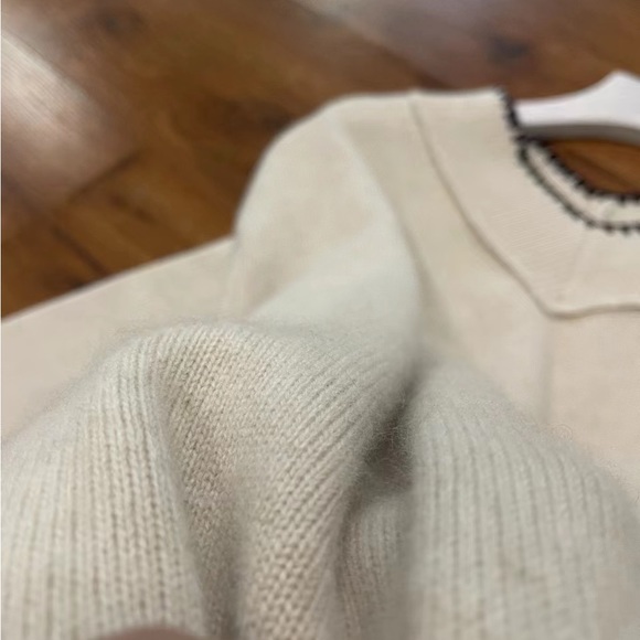 S MaxMara 100% cashmere V-neck sweater - Picture 5 of 10